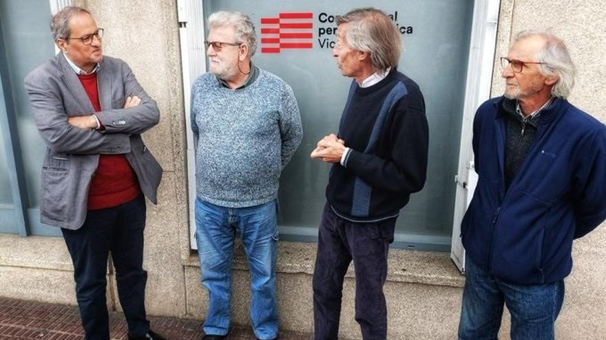 L&#039;expresident de la Generalitat Quim Torra al costat dels activistes que han començat una vaga de fam en defensa del català a l&#039;escola