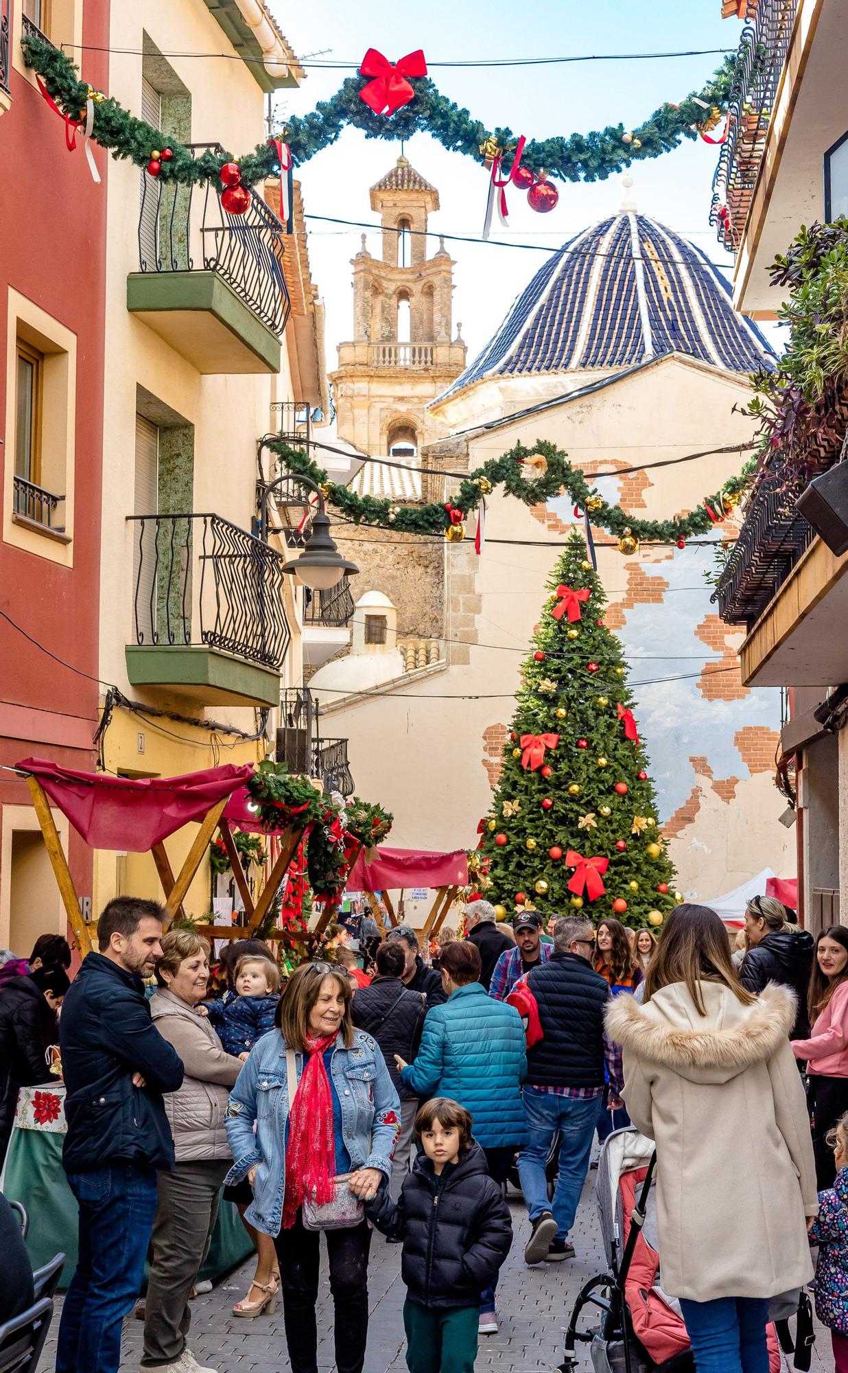 Multitudinario Mercado Navideño en el casco histórico de Finestrat