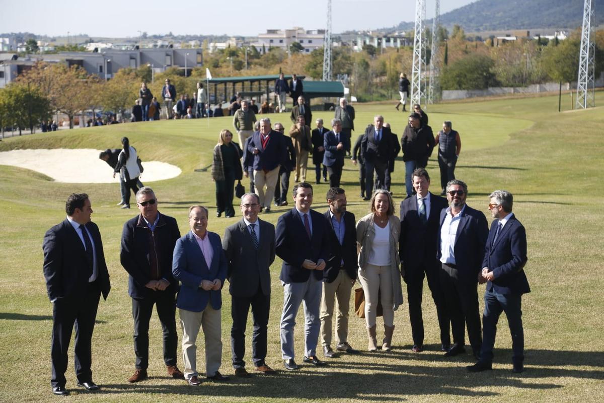 Autoridades y promotores en la inauguración de Arruzafa Golf en el Parador de Córdoba.