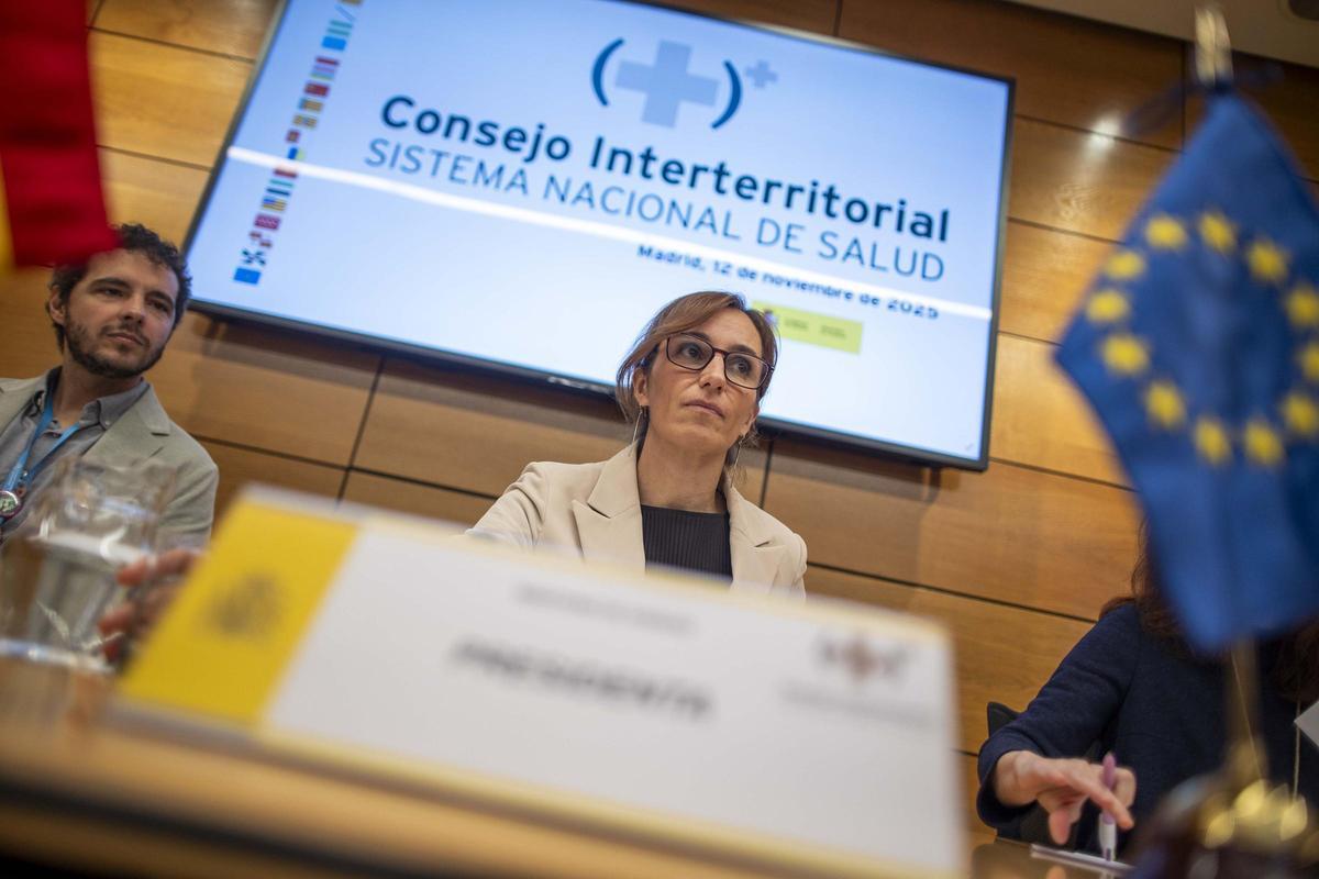 La ministra de Sanidad, Mónica García, preside el CISNS