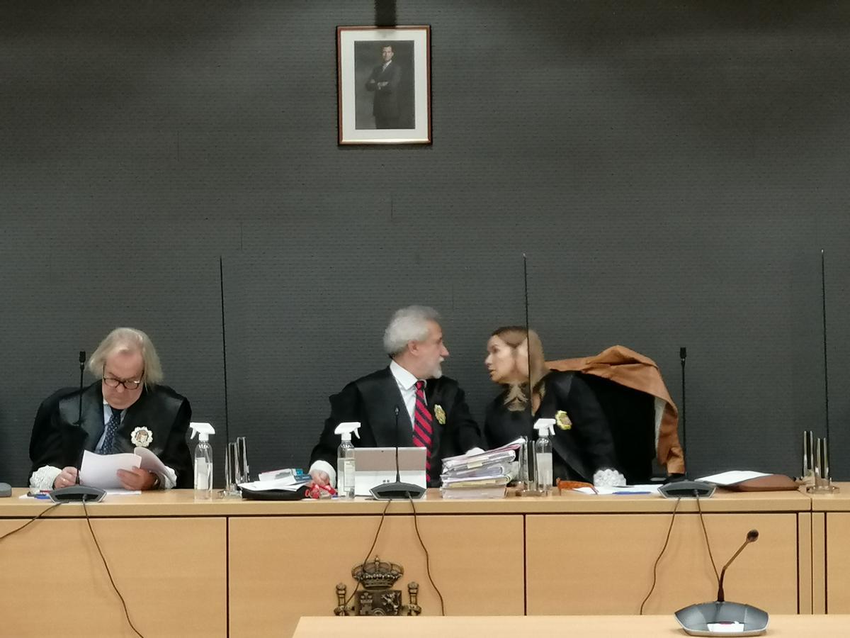 El tribunal de la Sección Sexta de la Audiencia Provincial de Las Palmas durante un juicio