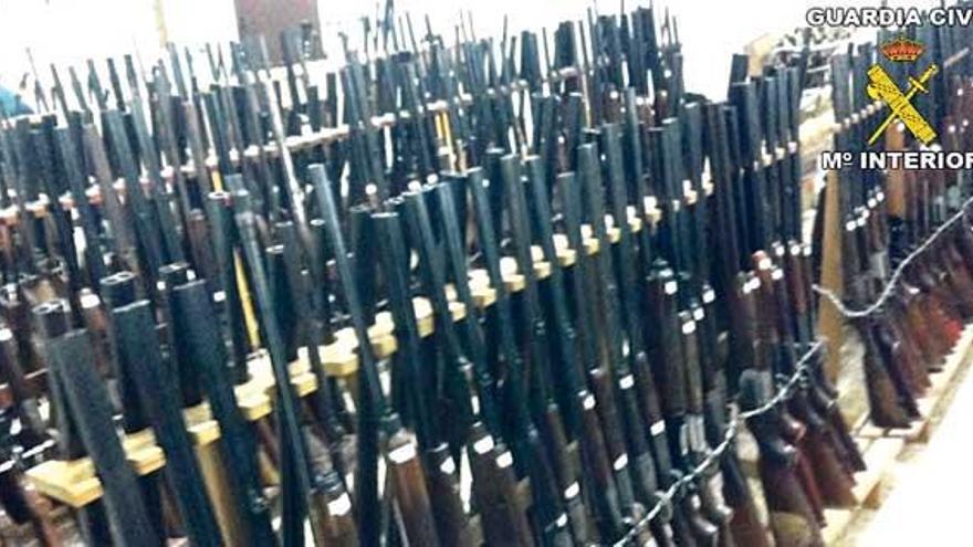 La Guardia Civil subasta 463 lotes de armas