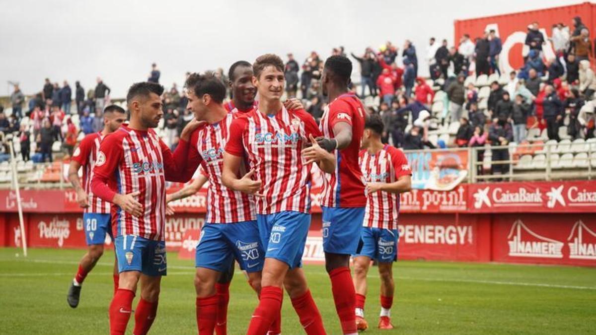 Javi Cueto celebra un gol con el Algeciras