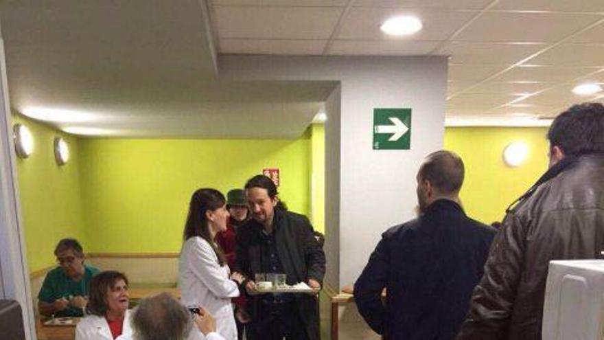 Pablo Iglesias, en la cafetería del Hospital Clínico de Salamanca.