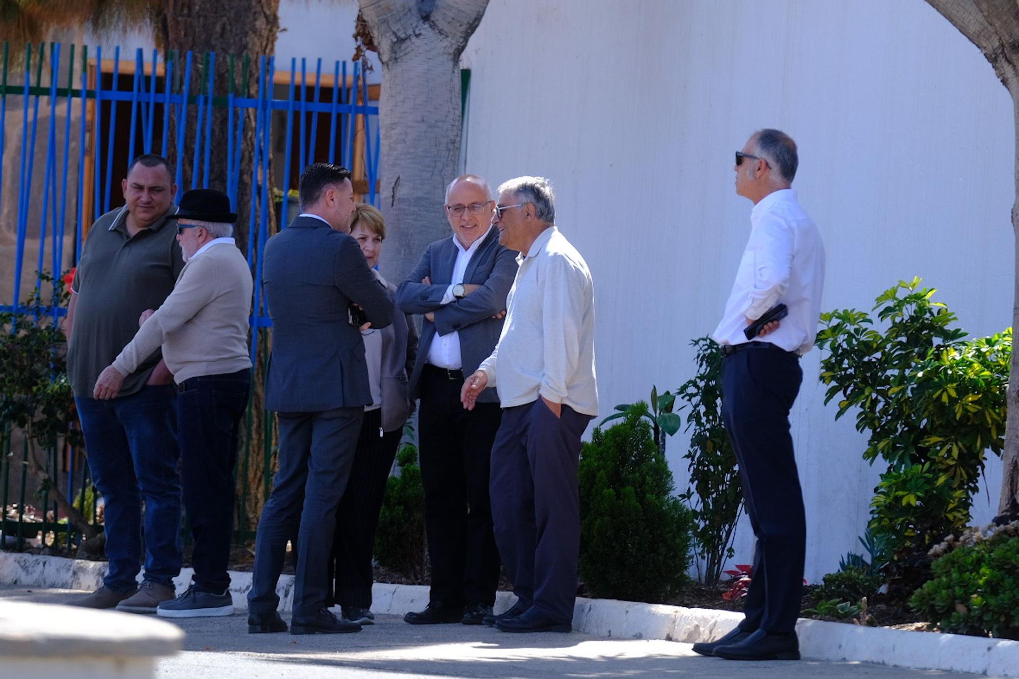 Minuto de silencio y último adiós a la mujer asesinada en La Aldea