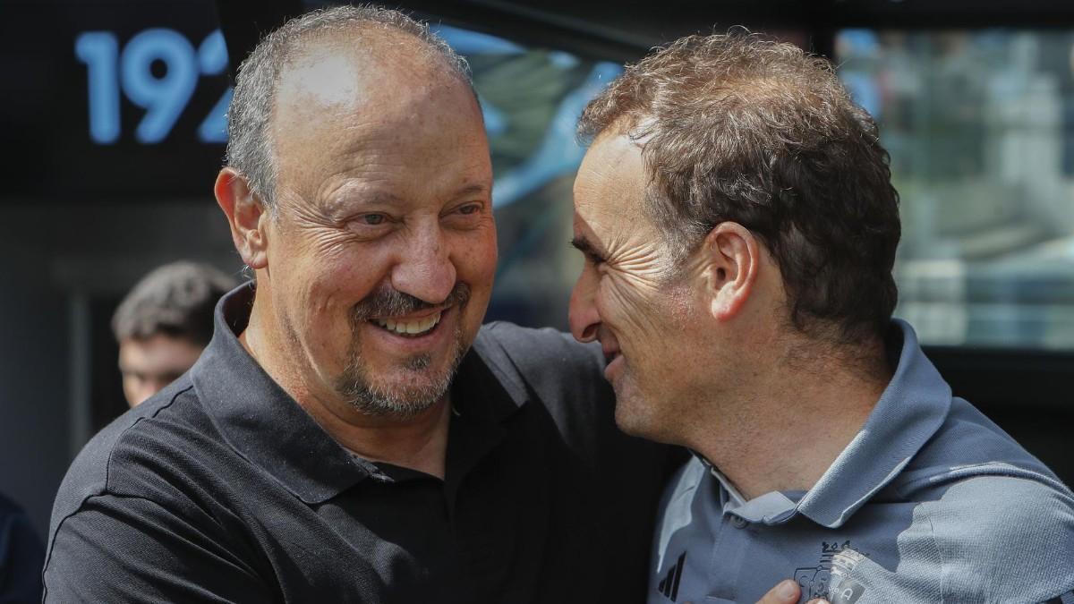 Arrasate saluda a Rafa Benítez en Balaídos