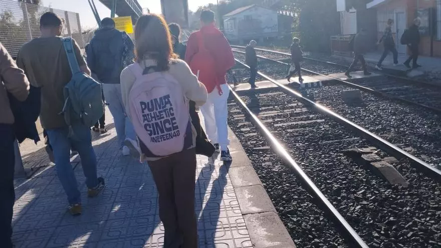 Otra avería en el cercanías de Alicante-Elche: trasladan en San Gabriel a los pasajeros a otro tren tras una espera de casi una hora
