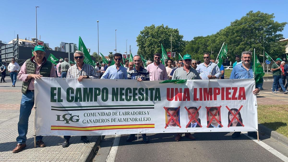 Miembros de la Comunidad de Labradores en la última manifestación