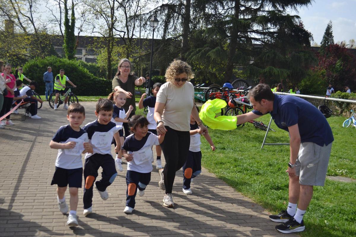 Participantes en el duatlón solidario.