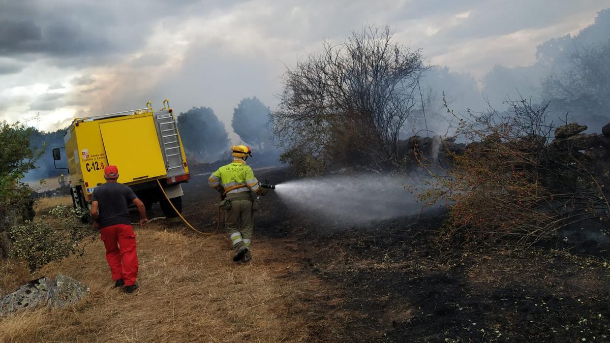 Intervención de los agentes medioambientales en el incendio de Moral de Sayago