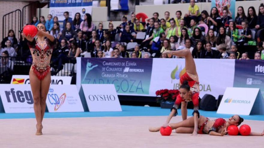 Un momento del ejercicio de las chicas del Batistana.