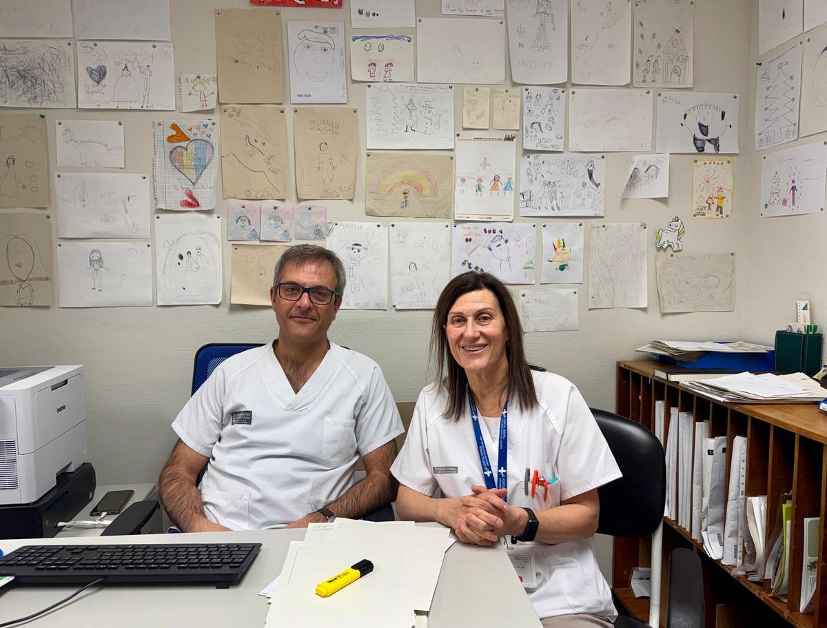 El equipo del Hospital de Alicante en el Día Mundial de la Enfermedad Reumatológica en la Infancia y Juventud