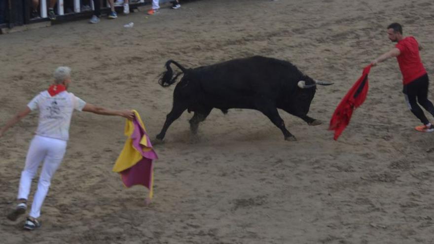 Los actos taurinos centraron la jornada festiva de ayer en Moncofa. | M. A. SÁNCHEZ