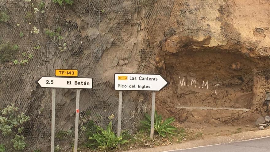 La caída de un árbol en El Batán bloquea una vía