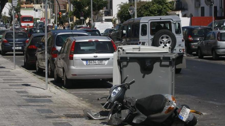 Una joven herida tras colisionar un turismo y una moto