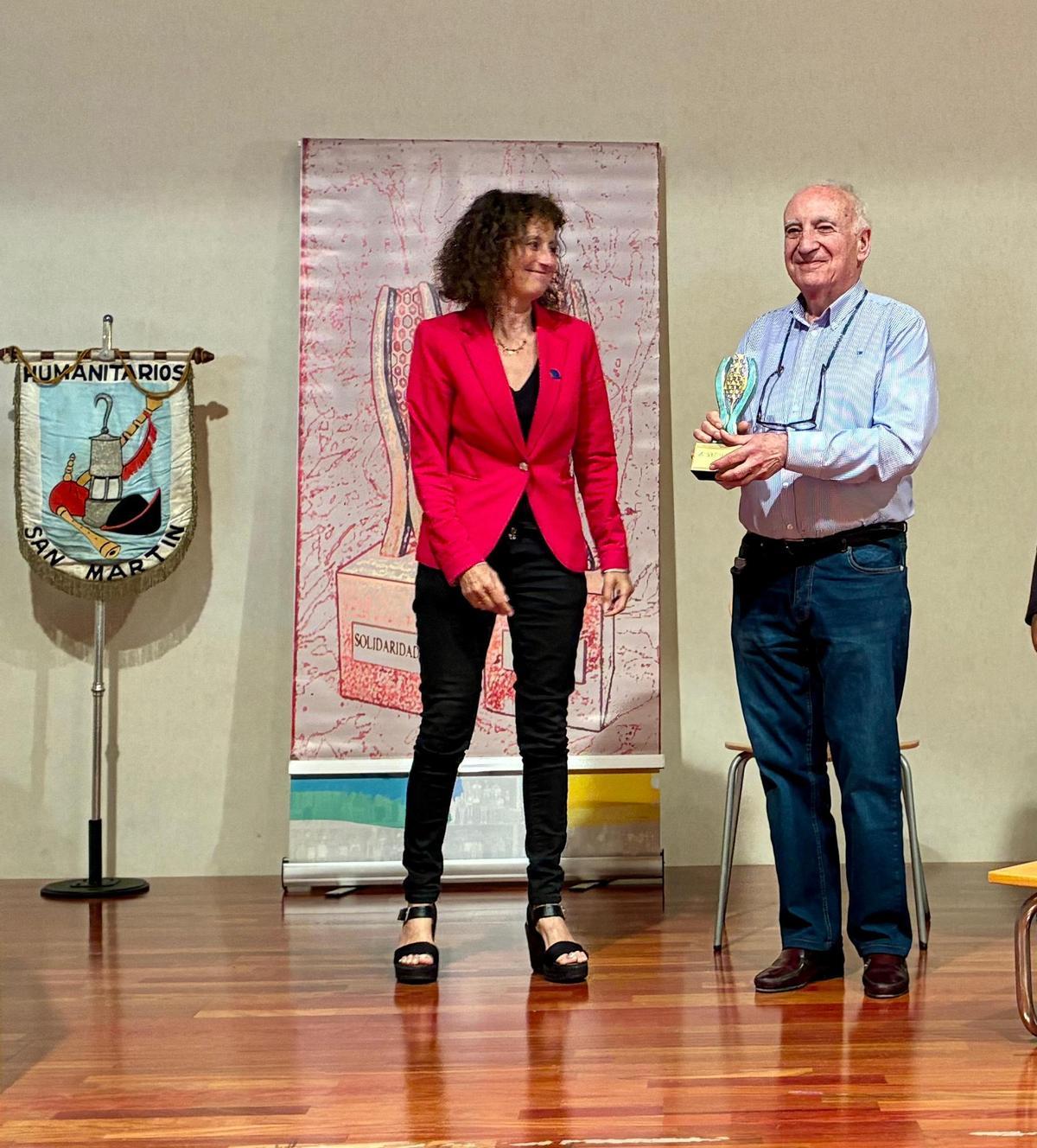 La entrega de uno de los premios.