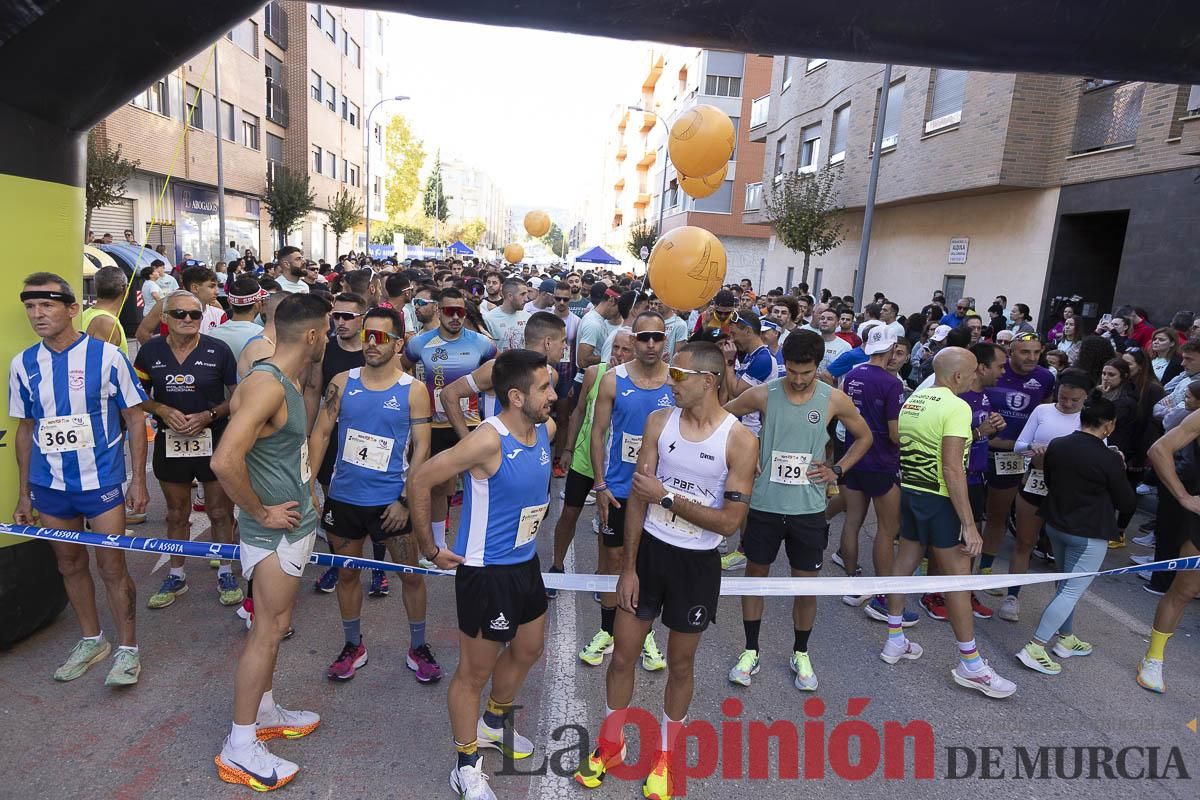 Carrera '10K Assota por ti' en Caravaca (salida y giro primera vuelta)