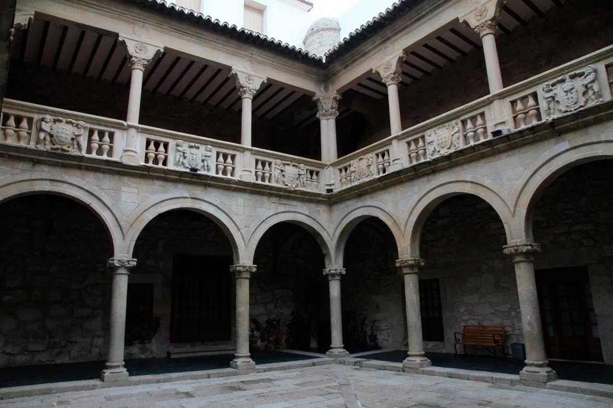 El interior del Palacio de los Orellana.