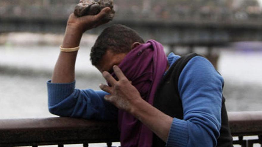 Un joven opositor, durante las protestas contra Mursi.