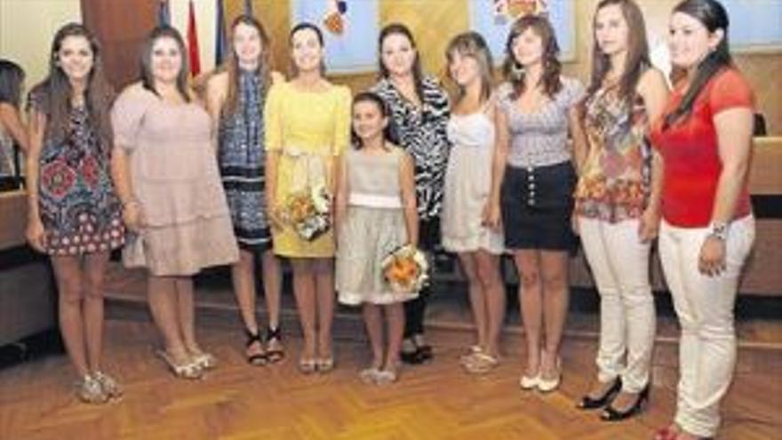 Isabel Lozano y Carlota Luna, reinas de las Fallas de Burriana en el 2011