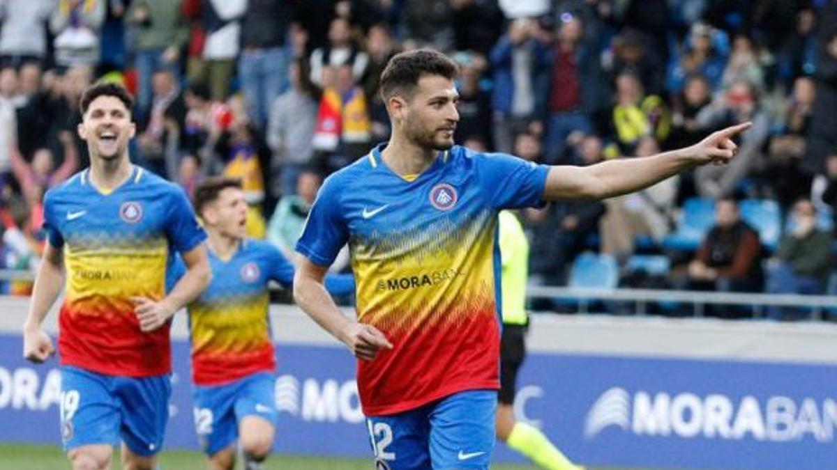 Sinan Bakis celebra un gol con el Andorra la pasada temporada.