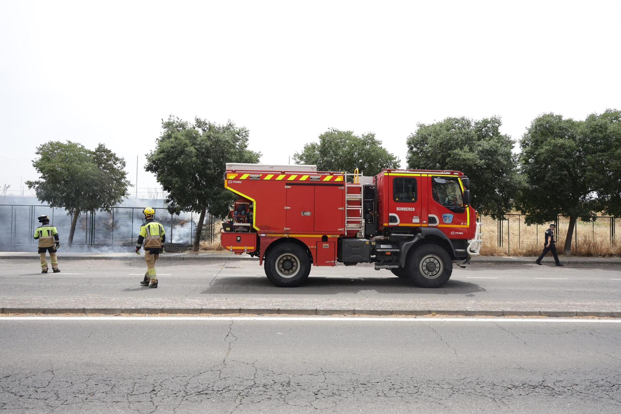 Incendio de pastos en unas pistas de fútbol de La Mejostilla