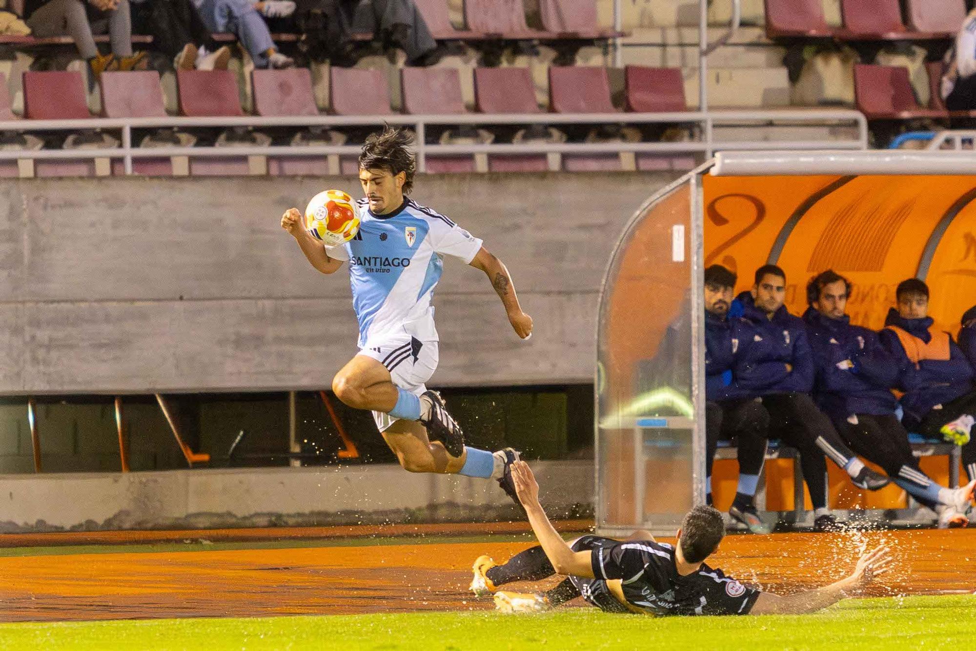 Agónico triunfo del Compostela ante el Noya
