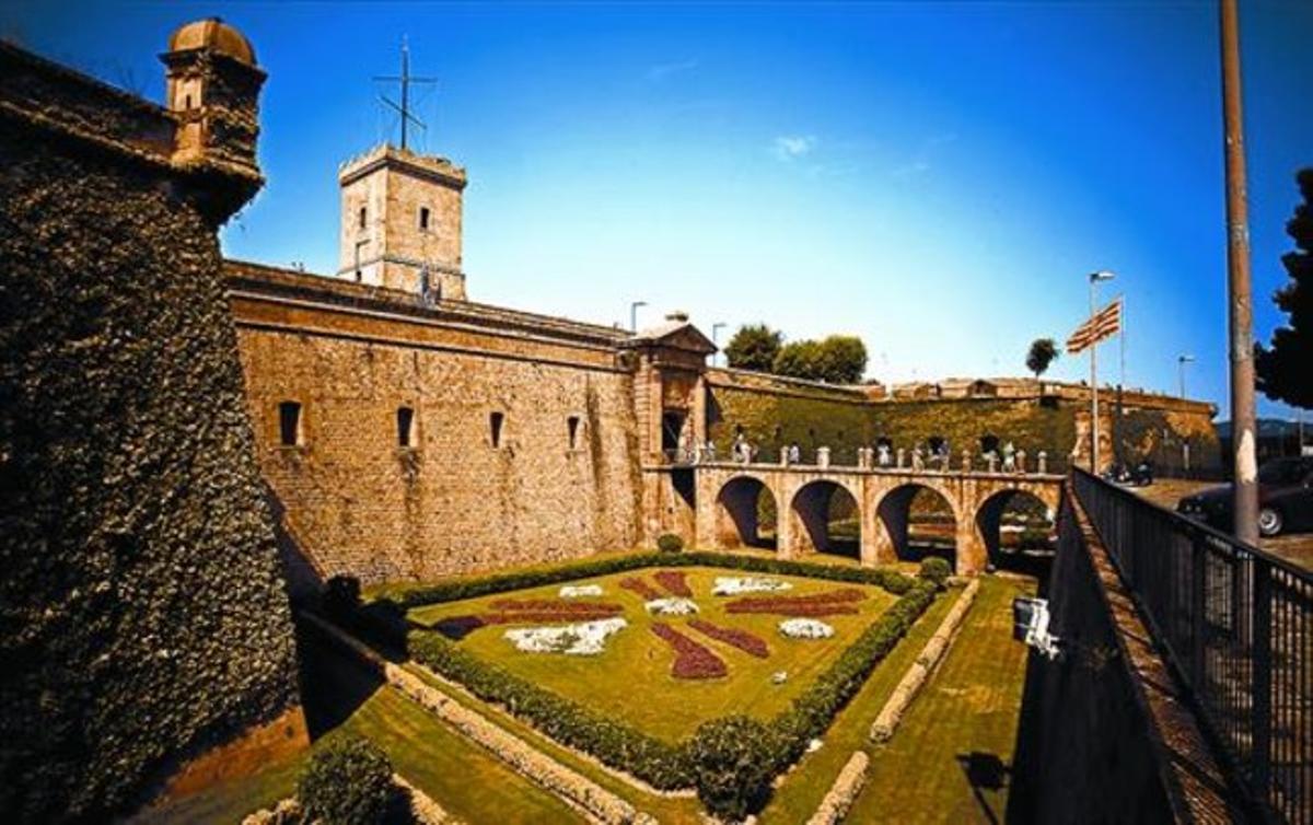 Imatge del castell de Montjuïc, on el Govern havia previst inicialment ubicar el Memorial Democràtic.