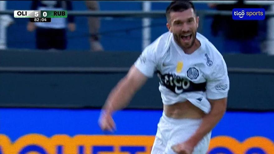 El golazo de Tim Payne en su debut en Paraguay