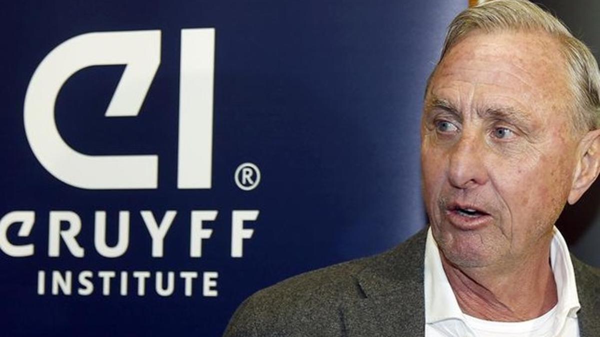 Cruyff alucinó con el penalti de Messi y Luis Suárez