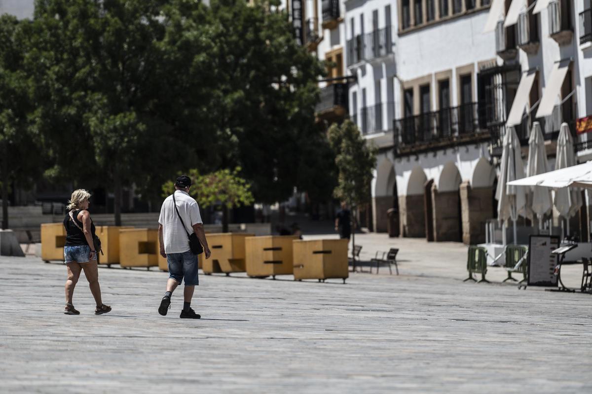 Imagen de la plaza Mayor de Cáceres durante la ola de calor de esta semana.