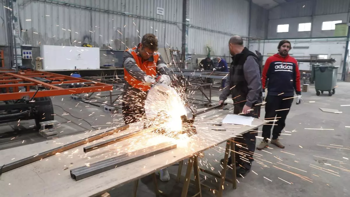 VÍDEO: Comienzan los preparativos de los artilugios del Antroxu de Avilés