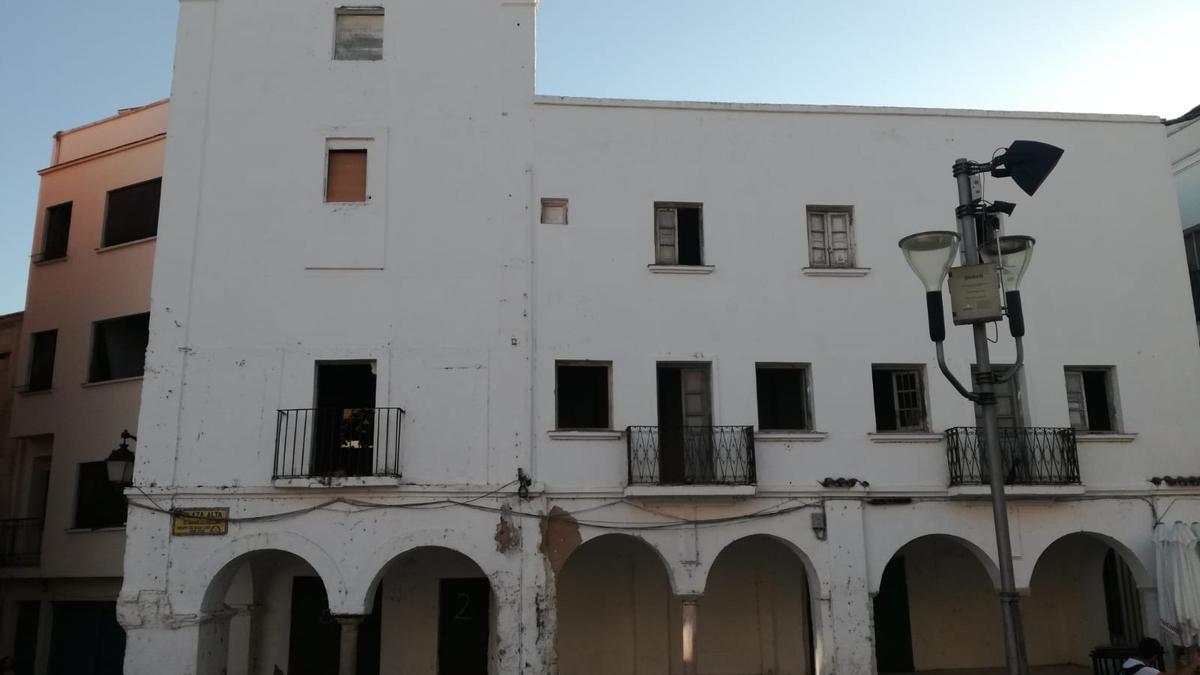 Fachadas de los tres edificios de la plaza Alta que abarca el proyecto de rehabilitación.