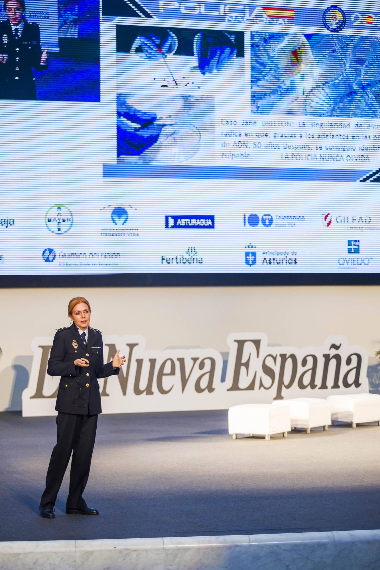 EN IMÁGENES: Así fue la conferencia de la jefa de la Policía Científica de Asturias ante centenares de escolares 

