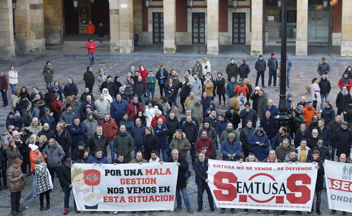 En imágenes: Protesta de los trabajadores de la empresa municipal de ...