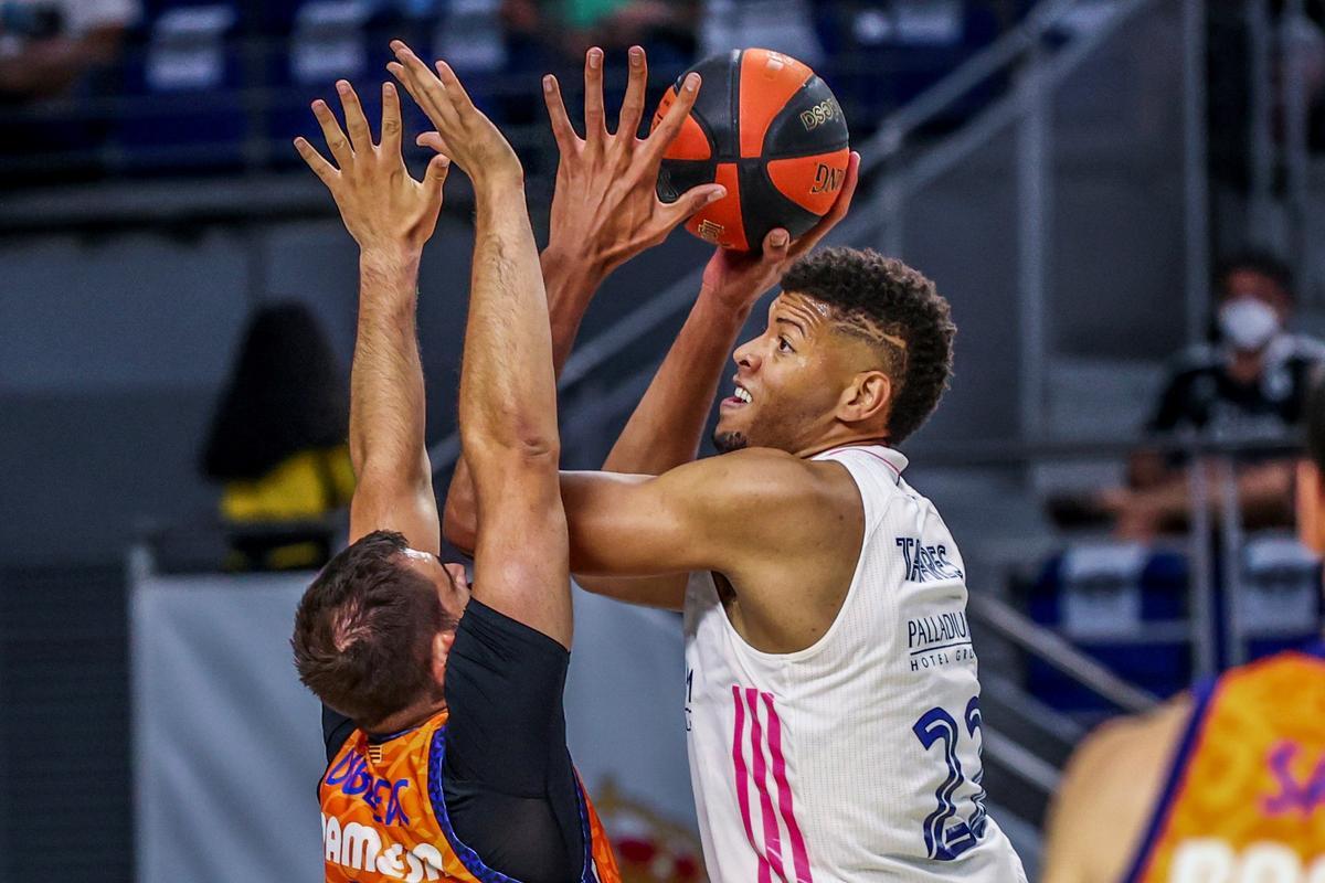 El Madrid supera el València i torna a la final de Lliga