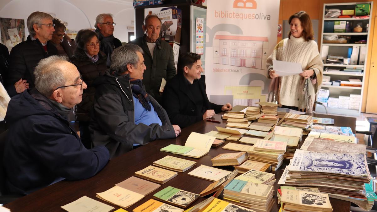 Una imatge de l'acte de la donació bibliogràfica