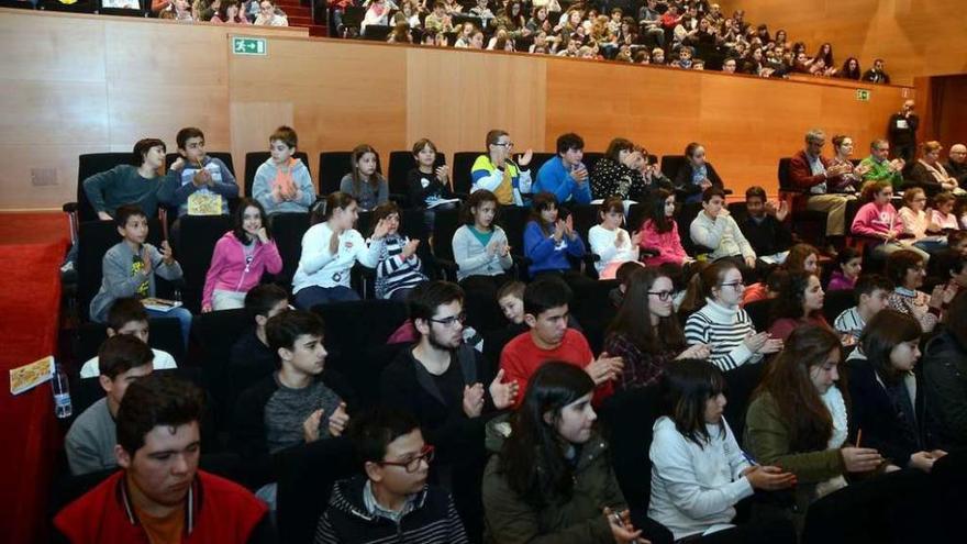 Alumnos participantes en el encuentro, que hoy continúa en el Pazo da Cultura. // Rafa Vázquez