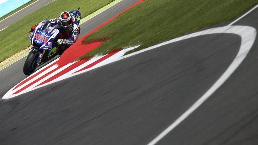 Lorenzo se lleva el duelo frente a Márquez en los terceros libres