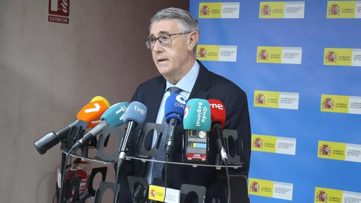 El presidente de la CHS, Mario Urrea, en una rueda de prensa