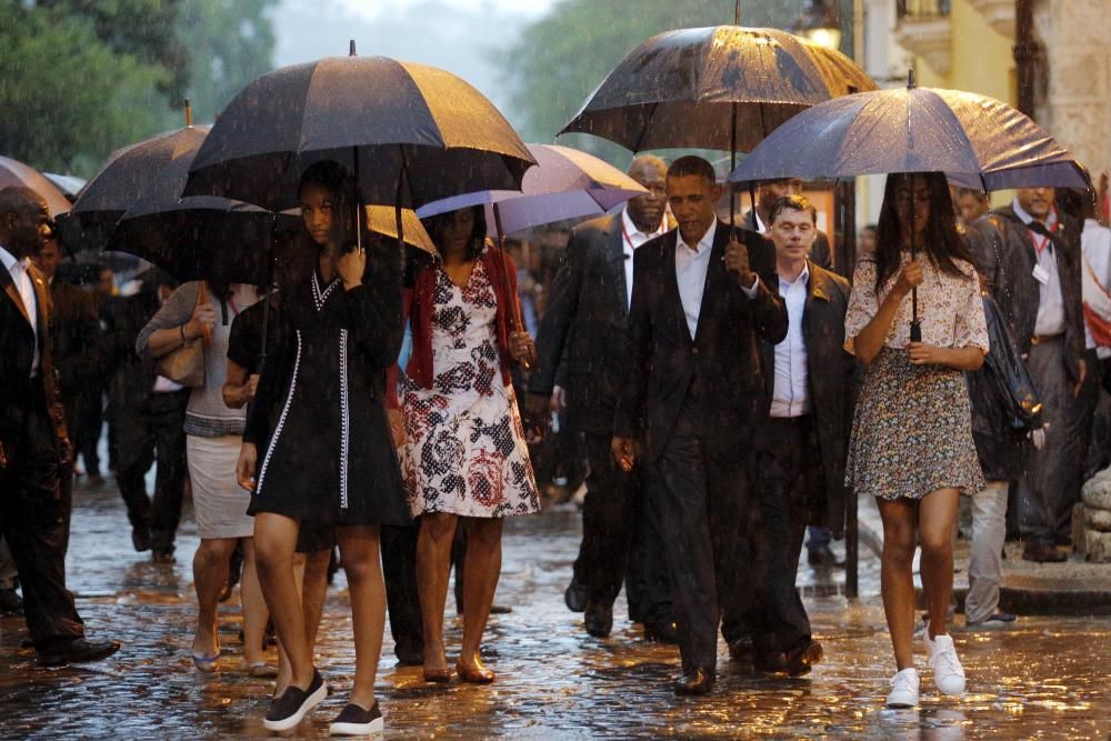 Los Obama visitan La Habana Vieja.