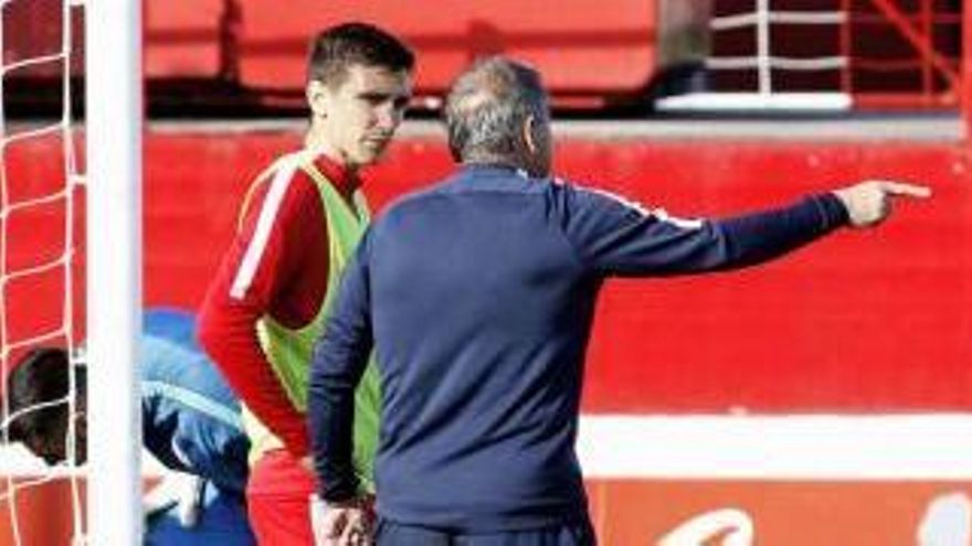 Scepovic, ante Paco Herrera.