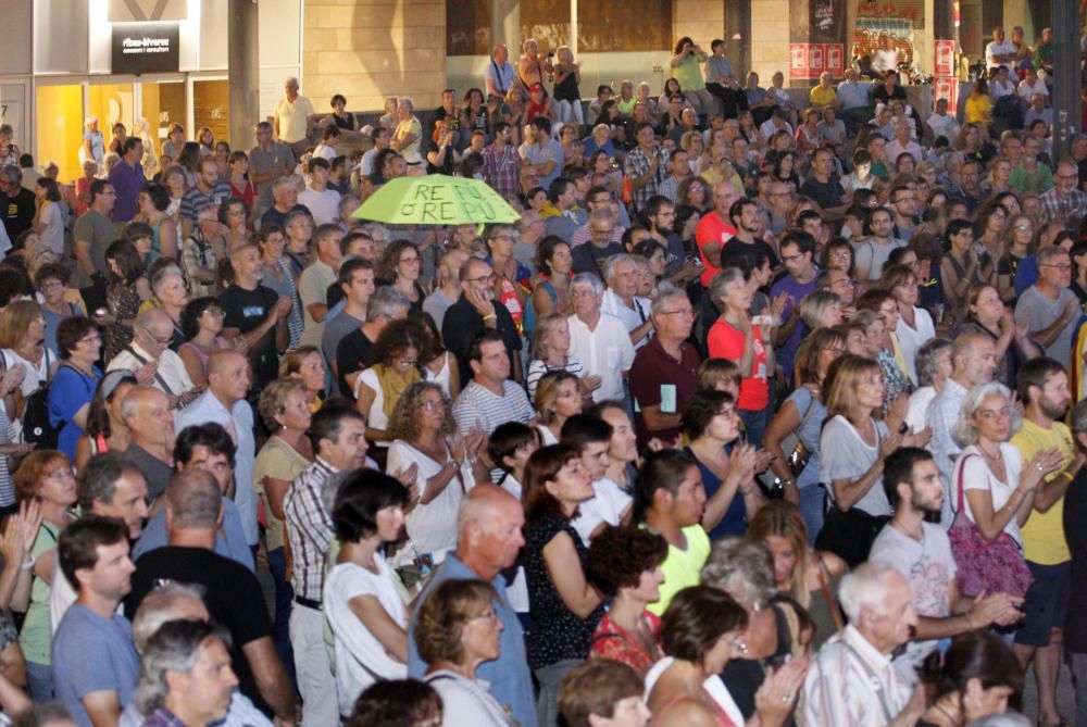 Concentració a la plaça de l''U d''octubre de Girona per l''aniversari del 20-S