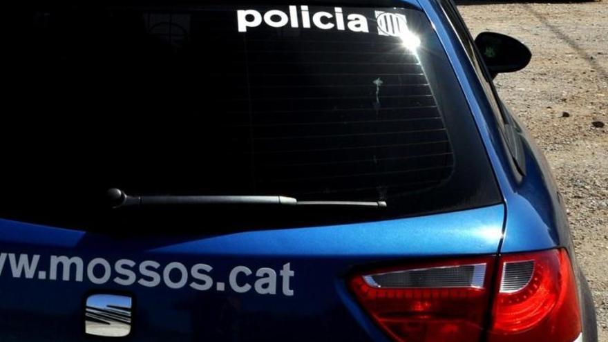 Detenen un jove per amenaçar vianants a Manresa amb una ampolla de vidre trencada