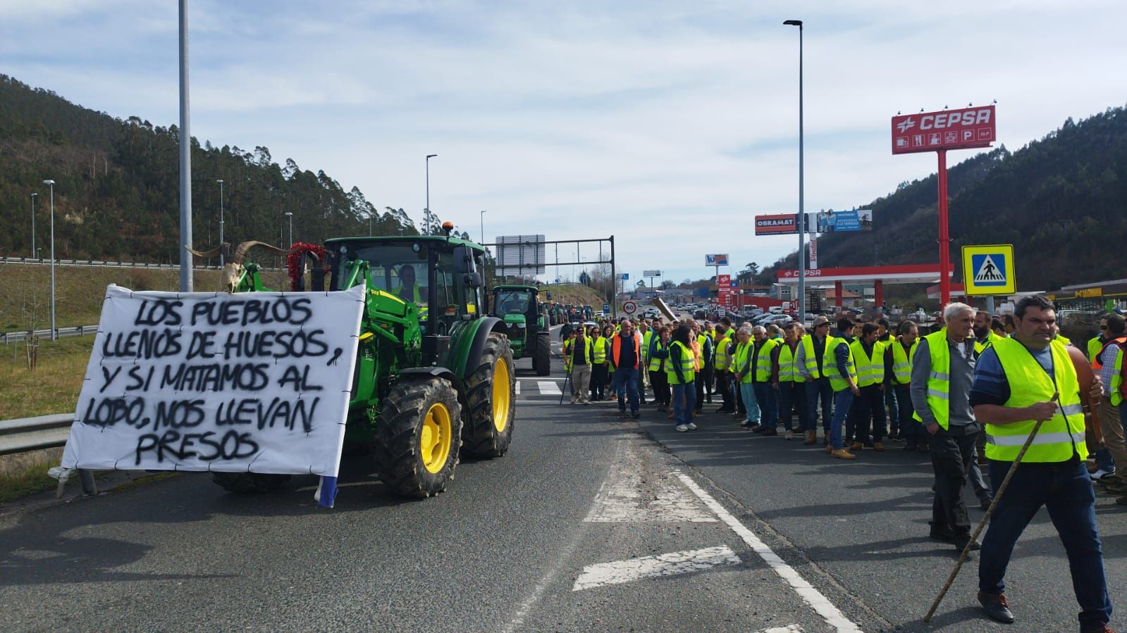 Tractorada en Asturias: el campo sale a protestar por diversas carreteras de la región