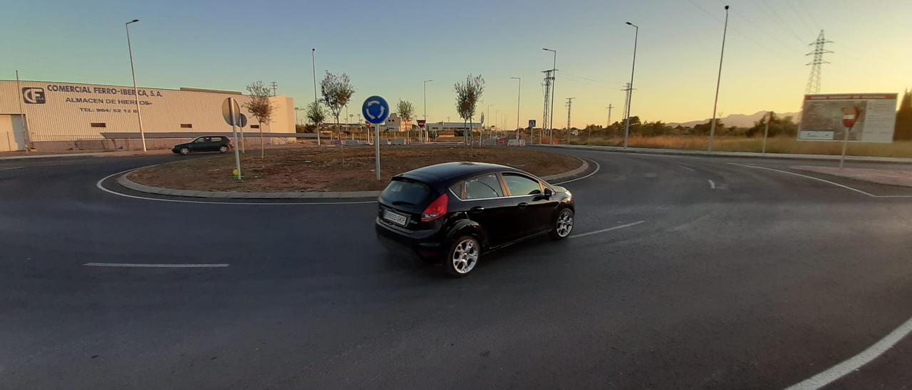 La ronda nace desde la carretera de Onda y su función será liberar el núcleo urbano del tráfico pesado.