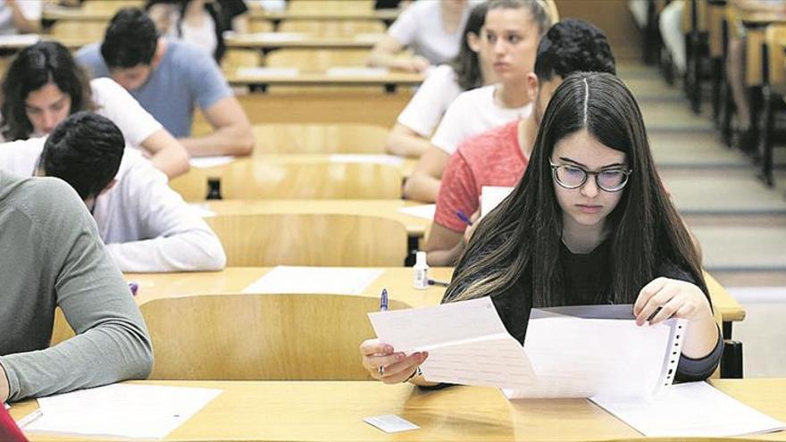 Uno de cada cuatro castellonenses tiene estudios universitarios o superiores de FP