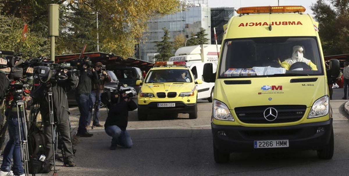 L’ambulància que ha traslladat la metge cooperant espanyola que podria haver-se contagiat d’Ebola a Mali