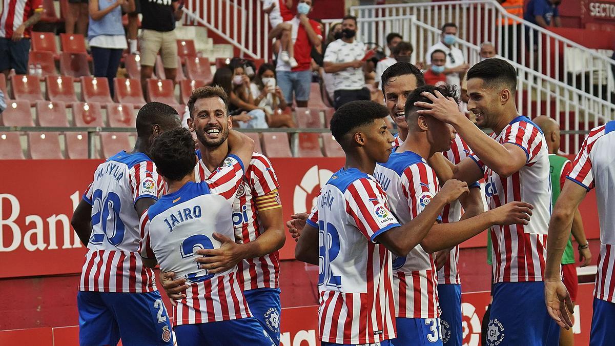 Els jugadors del Girona celebren un gol contra l’Amorebieta