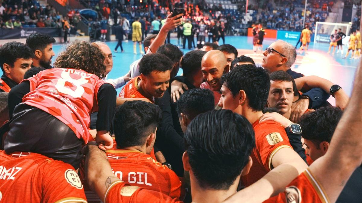 Los jugadores del Jimbee Cartagena celebran el triunfo en la final de la Supercopa de España